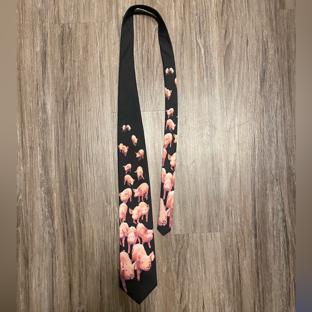 Vintage 1994 Ralph Marlin Herd O Pigs Men’s Neck Tie Black Pink